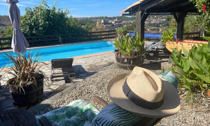 Rosieres Casa | Domaine de Chanteperdrix