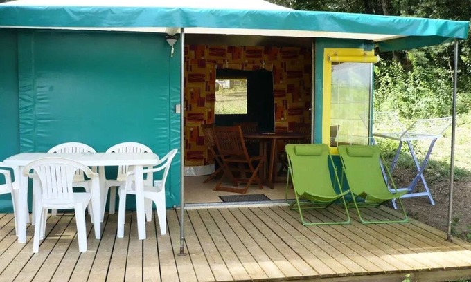St-Sulpice-de-Mareuil Casa | Domaine de Corneuil *** - Tent Kanada Comfort with shower cabin and toilet 5 people