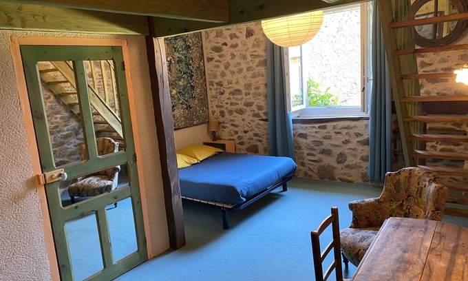Le Truel Casa | ¡Dominio del carácter, en la antigua fragua del pueblo, alojamientos de 6 a 8 personas!
