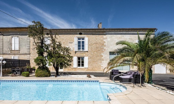 Villegouge Casa | Domaine de Meyney
