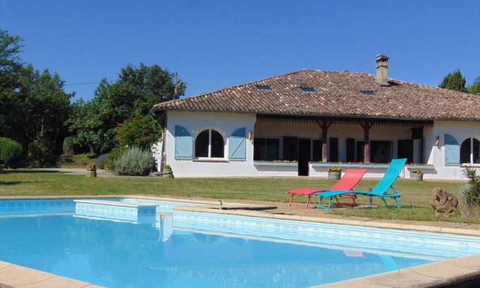 Genebrieres Casa | En Domaine de Souladiès, el confort y la calma absoluta propician la relajación.