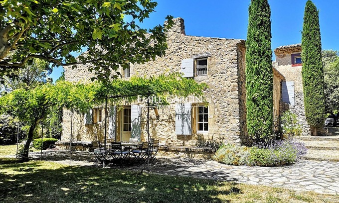 La Bastide-des-Jourdans Casa | Beaumont Estate, espacio íntimo cómodo con piscina y tenis.