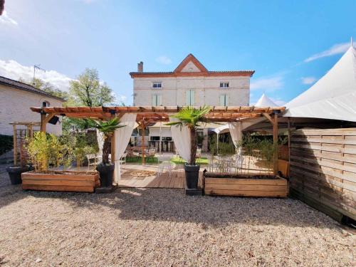 Aiguillon Cama Y Desayuno | Domaine le Baraillot, Chambres et repas d'hôtes, soirée étape