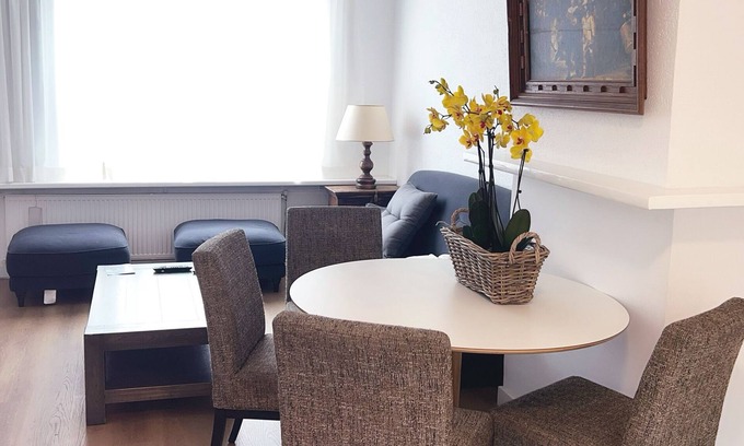 Binnenstad Apartamento | DomCity Apt Near Amsterdam. Bikes Included! One mile to City Center!