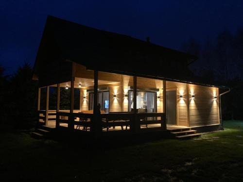 gmina Jaktorow Apartamento | Domek drewniany nad stawem