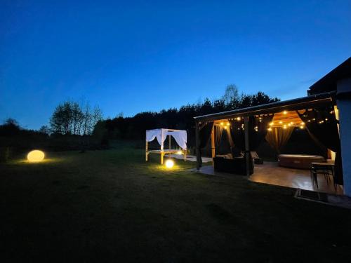 Jedrzejow Casa | Domek przy lesie z basenem