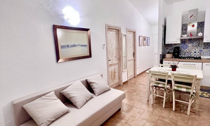Porto Pollo Apartamento | DOMUS HENRICUS -THREEROOM APARTMENT IN PORTO POLLO 400 Meters from the sea