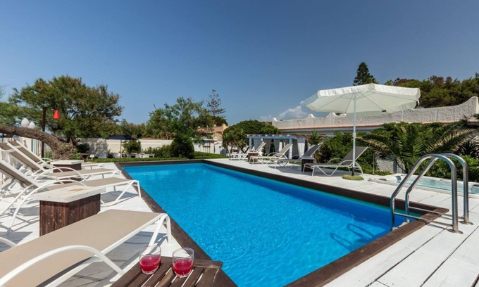 Milianni Villa | Casa nómada - Casa de playa con piscina privada y jacuzzi