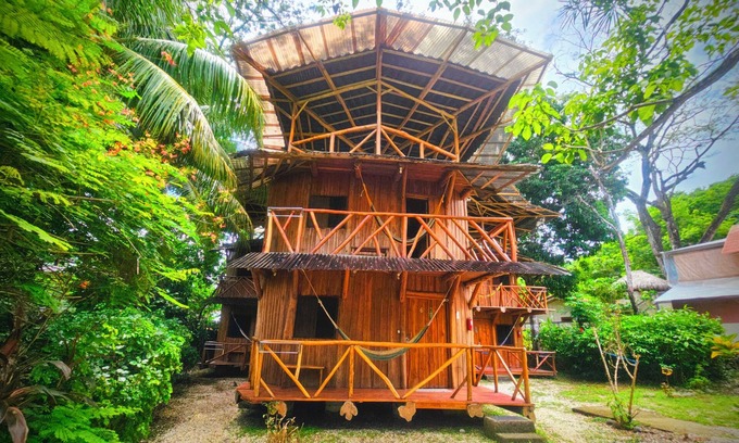 Playa Santa Teresa Cabina | Don Jons Lodge -Surf & Yoga