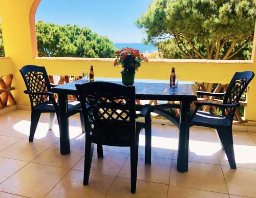 Sitio de Calahonda Apartamento | Dona Lola Martha - Spacious 3 bedroom apartment with partial sea views