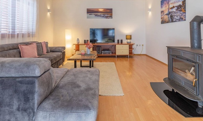 Crno Casa | Donata, Zadar, Croatia