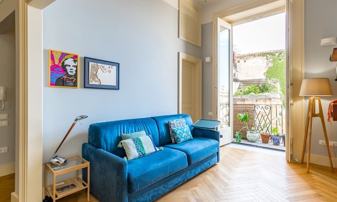Vittorio Emanuele Apartamento | Donna Costanza - Stylish and Panoramic Flat