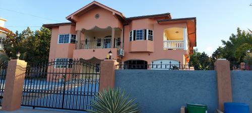 Ocho Rios Casa | DonPaul Get Away - 4 Bedrooms ensuite Ocean View