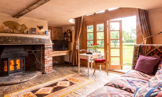 Sudbury Cabaña | Dons Barn a Stunning cottage just a walk across the fields to a great pub