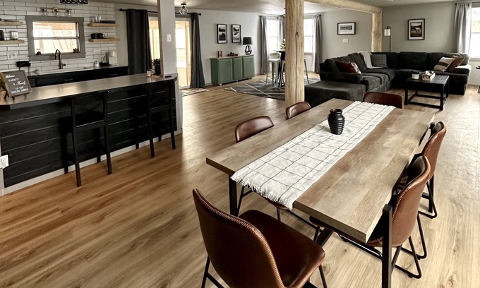 Saratoga Casa | Don’t carry your luggage upstairs. Walk to the hot pool, restaurants & bars.