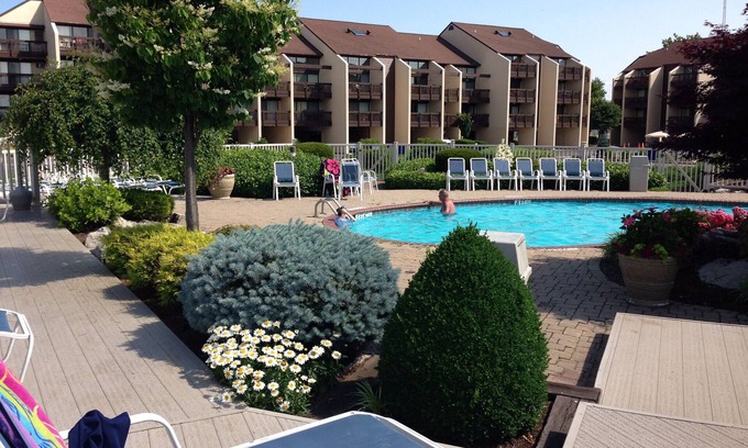 Port Clinton Condominio | Don’t Miss Out! 2 bedroom lake front loft condo with beautiful amenities