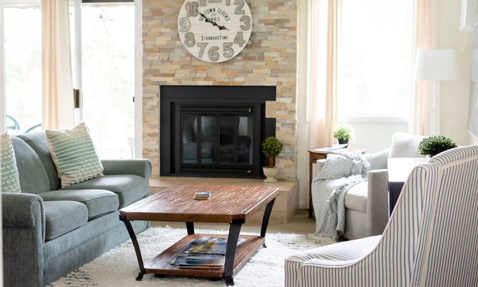 Acme Condominio | Don’t miss peak fall colors! Book your October Stay.