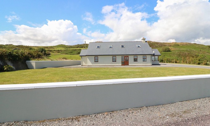 Castletownsend Cabaña | DOONEEN, family friendly in Castletownshend, County Cork