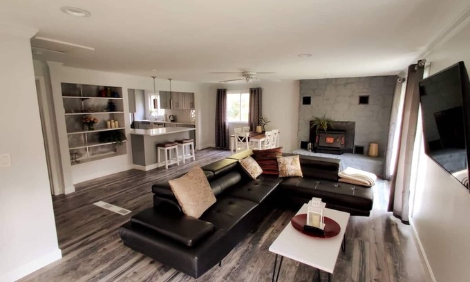 Sturgeon Bay Casa | Door County Cottage, near Haines Beach!