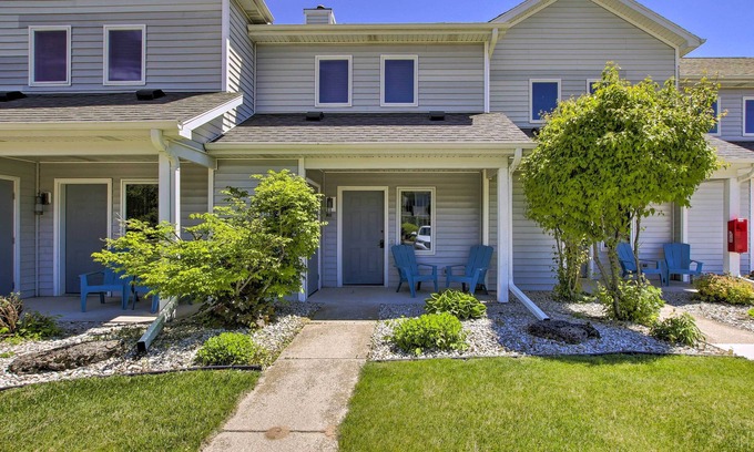 Fish Creek Condominio | 'Door County Getaway' - Walk to State Park!