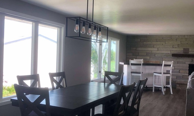 Sturgeon Bay Casa | Door County Spacious 5 Bedroom Agrotourist Retreat-Outdoor Pool-No Cleaning Fee!
