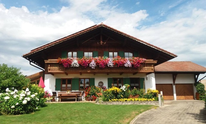 Eisenberg Apartamento | Dopfer Erich u. Angelika - Holiday apartment "Herzerl", 2 bedrooms, shower, WC