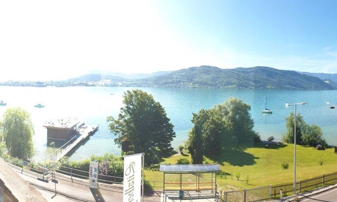 Seewalchen am Attersee Casa | Doppelzimmer mit Seeblick und Balkon - Hotel Litzlberger Keller
