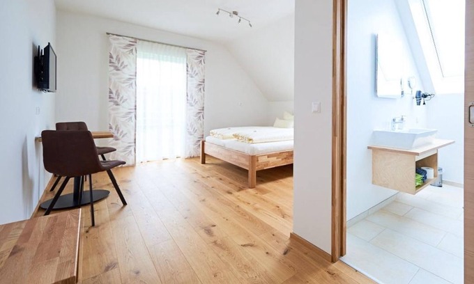 Sankt Anna am Aigen Apartamento | Doppelzimmer Rebstock mit Balkon - Gästehaus Lipp'n Sepp St. Anna am Aigen