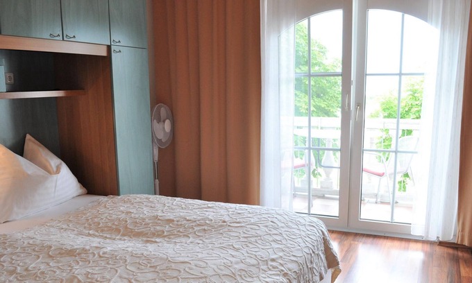 Podersdorf am See Casa | Doppelzimmer mit Balkon & Seeblick, West - Seehotel Herlinde