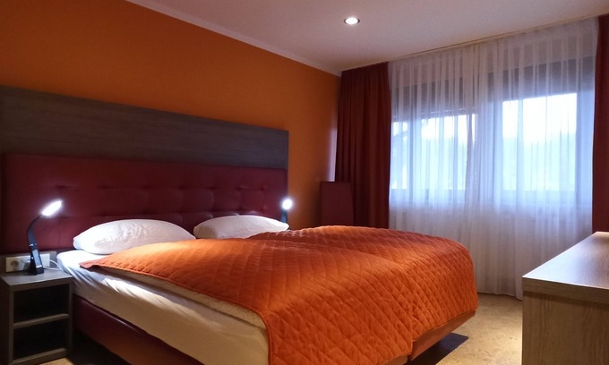 Donaueschingen Apartamento | Doppelzimmer Comfort, Modern Ohne Balkon, 1 Doppelbett Oder 2 Einzelbette