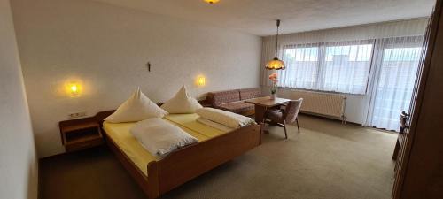 Herrischried Casa | Doppelzimmer Heimatliebe mit schönem Balkon - Pension Hauber