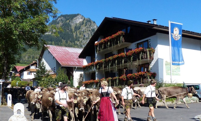 Bad Hindelang Casa | Doppelzimmer Komfort - Hotel Restaurant Amadeus
