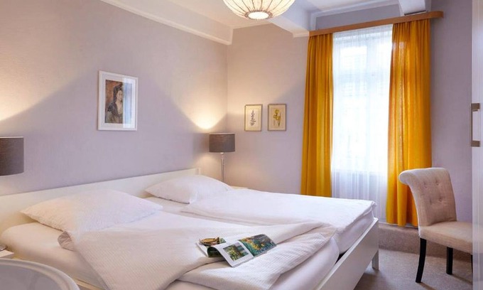 Oberhundem Apartamento | Doppelzimmer mit Badezimmer, Garten/stadtblick