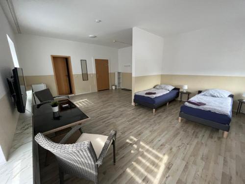 Meine Casa | Doppelzimmer mit Bad- Fernseher