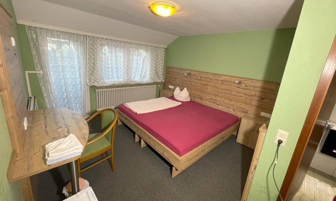 Ottenhausen Apartamento | Doppelzimmer mit Balkon - Gästehaus Rössle 7