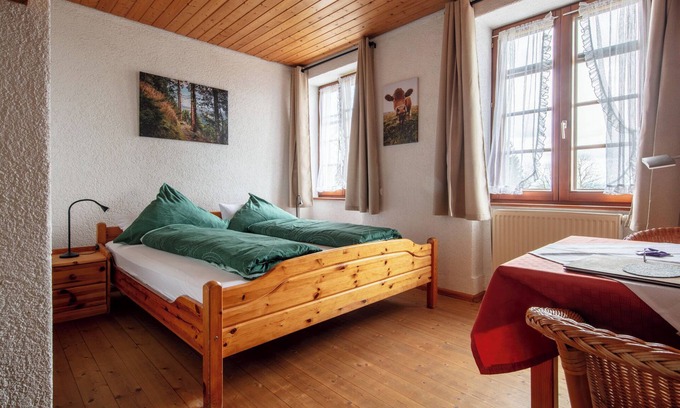 Staufen im Breisgau Apartamento | Doppelzimmer mit Dusche und WC