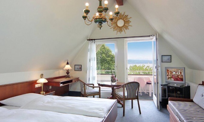 Langenargen Apartamento | Doppelzimmer Seeseite mit Balkon, Dusche/wc, Max. 2 Pers