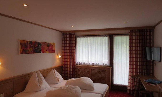 Wald am Arlberg Casa | Doppelzimmer Standard - Hotel Sonnblick