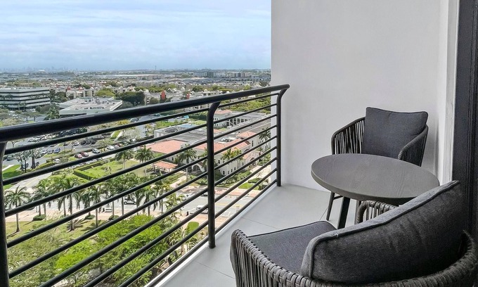 Doral Condominio | Doral Dream: Stylish 2BR Comfort