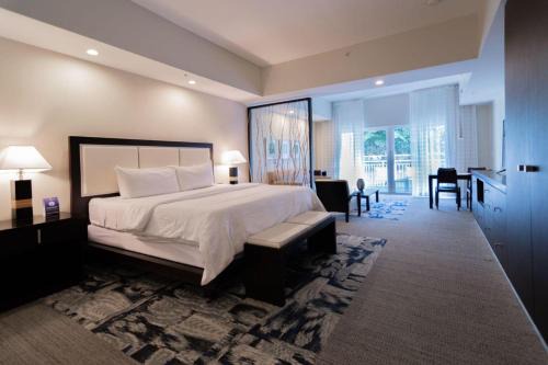Doral Apartamento | Doral Pool 1407 by WaveProperties