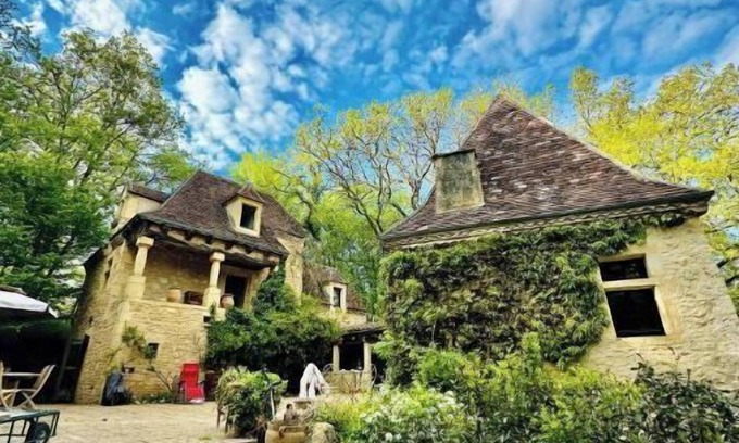 Mauzens-et-Miremont Casa | Dordogne: Idyllic stay in an exceptional artist's house with swimming pool...