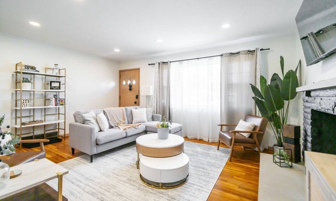 Columbus Casa | Dorothy Den - Boho Home w/ Garage