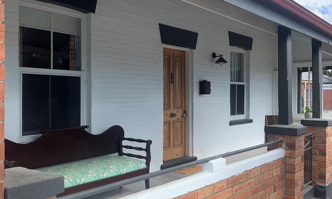 Oakbank Cabaña | Dorset Cottage Oakbank, in the heart of the Adelaide Hills wine region.