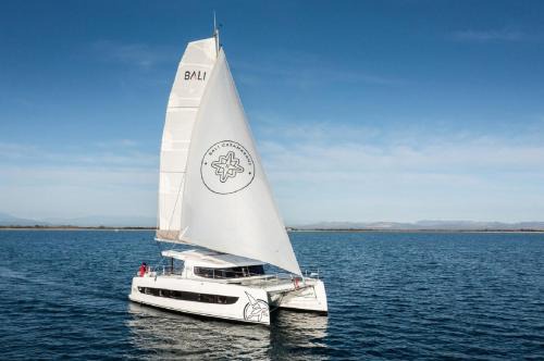 Vallpineda Alquiler De Eote | Dortoka Catamarán