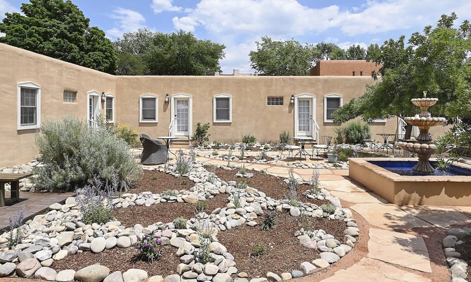 Downtown Santa Fe Apartamento | Dos Hermanas Compound 7 Casitas Sleeps 22