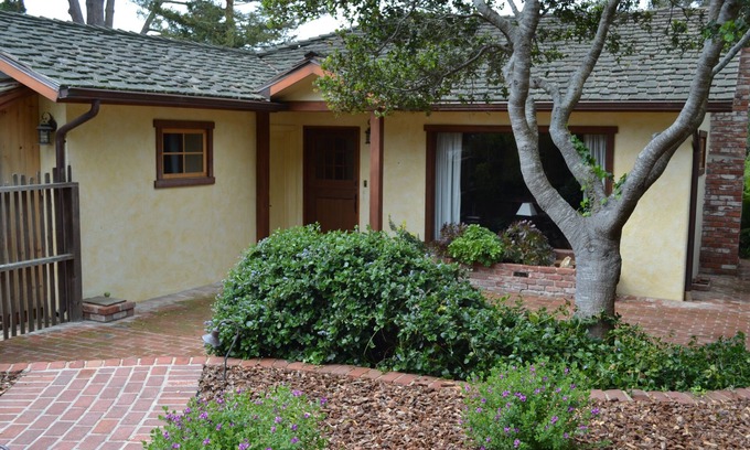 Northeast Carmel Casa | 'Dos Hermanos' a pocos pasos del centro de Carmel