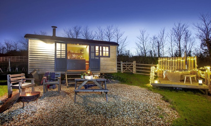 Fiddington Cabina | Dotty's Hut, Old Rectory House