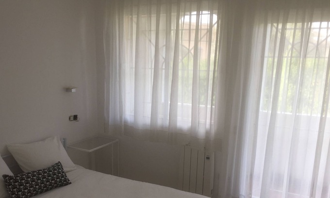 Valencina de la Concepción Apartamento | Habitación doble con baño 2. En apartamento de 3 Dormitorios