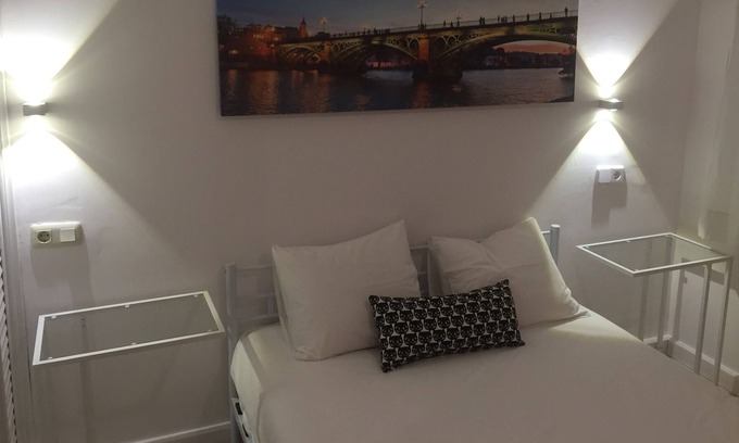 Valencina de la Concepción Apartamento | Double room with bathroom 4. In 2-bedroom apartment