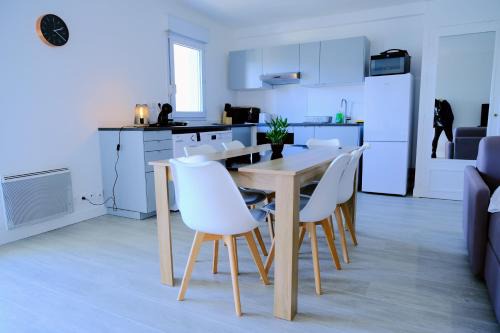 Melun Apartamento | Double Apparts - Spacieux 140 m2 - 4 Ch - Entrée autonome- 2 Parkings Privé Gratuit